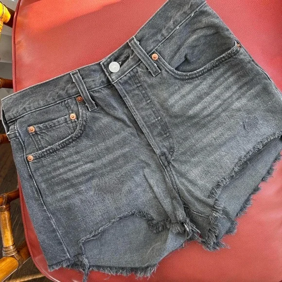 Vintage Levi's 501 Black Cutoff Denim Jean Shorts, size 26 - Picture 4 of 8